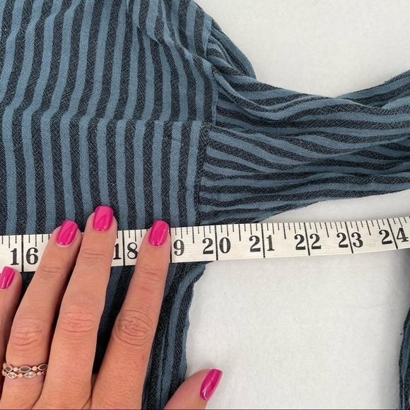 BILLABONG Women’s Blue Striped Long Sleeved Blouse Lace Up size: Medium - Picture 8 of 9